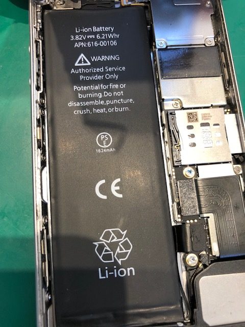 iPhoneSE バッテリー交換！！