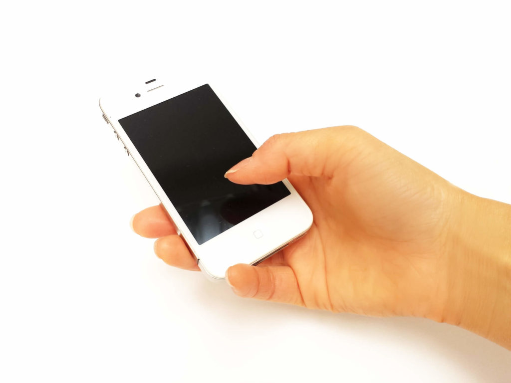 iPhoneが水没したときの対処法と修理方法｜simカードは抜くべき