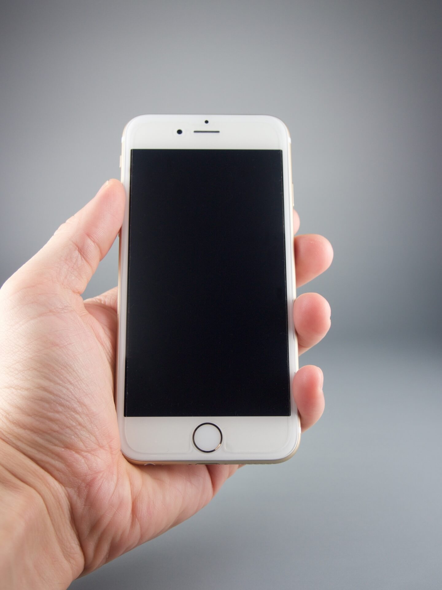 iPhoneの画面が突然暗くなる問題の原因と対処法は？
