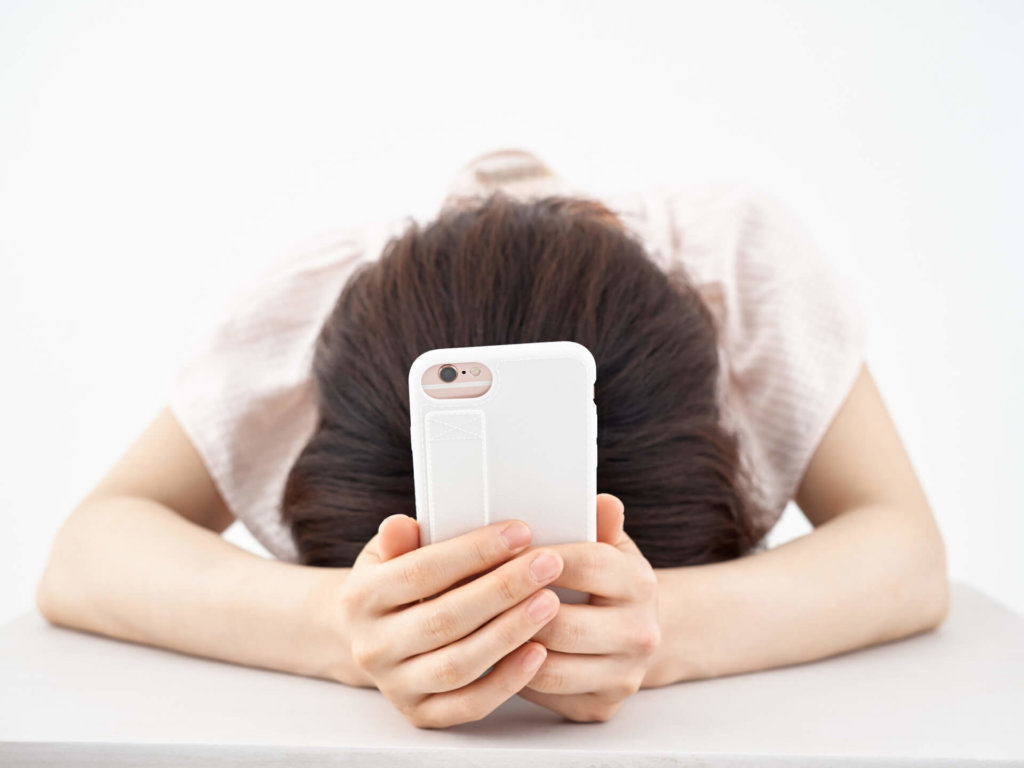 水没したiphoneは乾燥剤で復活する 乾燥剤を使った対処方法とコツ Iphone アイフォン 修理 高価買取の専門店 Smart365