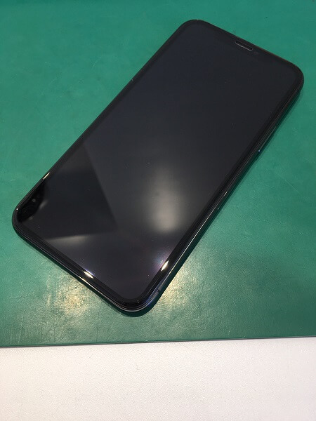 smart365西宮本店｜iPhone11 Pro 全画面保護ガラス貼り付け｜西宮、尼崎、宝塚、芦屋、神戸東灘区でiPhone修理をお考えなら、ぜひsmart365西宮本店へ