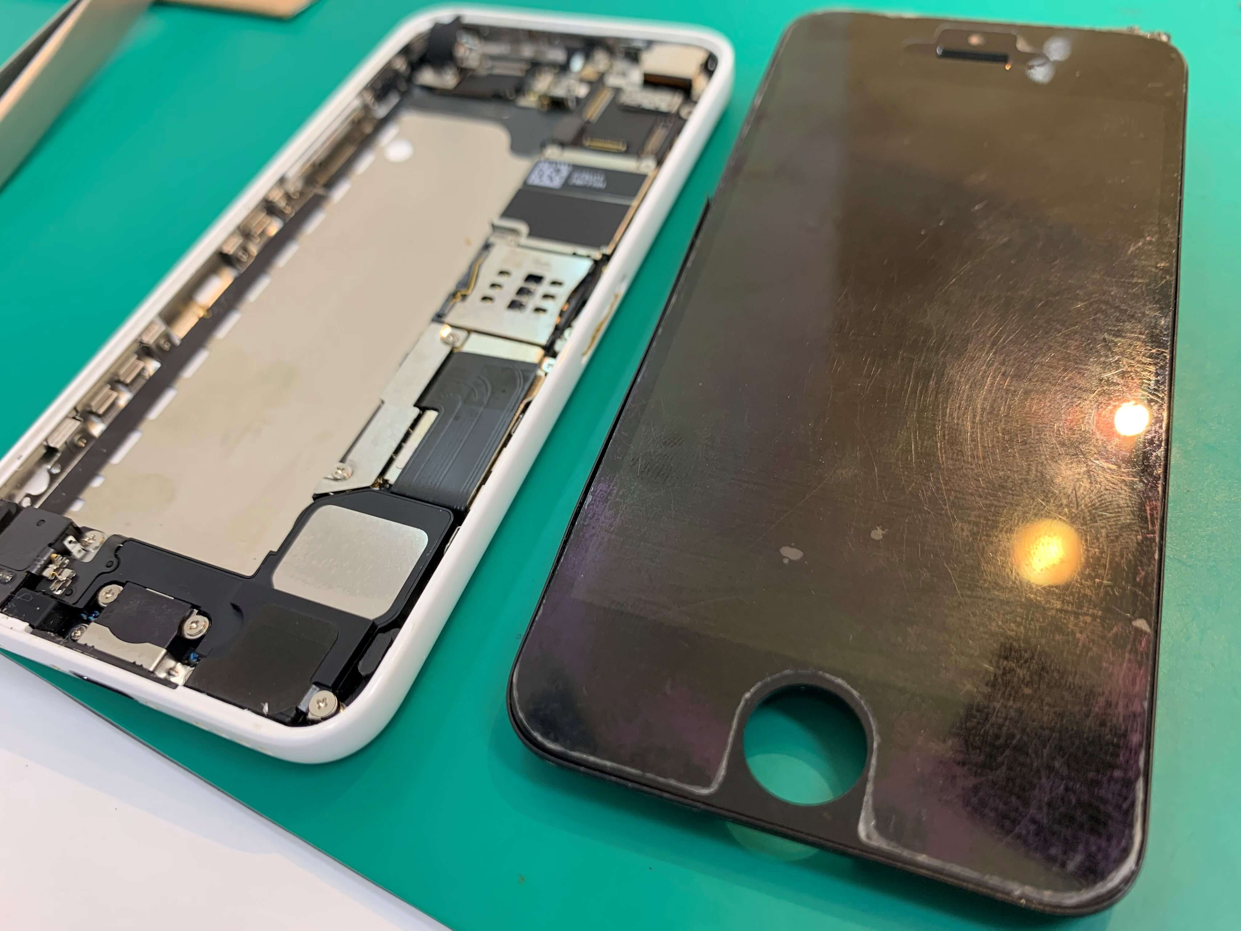 iPhone5sディスプレイ修理・バッテリー交換の同時修理～smart365和泉店～
