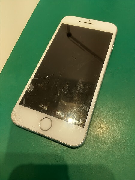 最後のホームボタン搭載機種！ iPhone8 画面修理　iPhone修理・買取smart365西宮本店