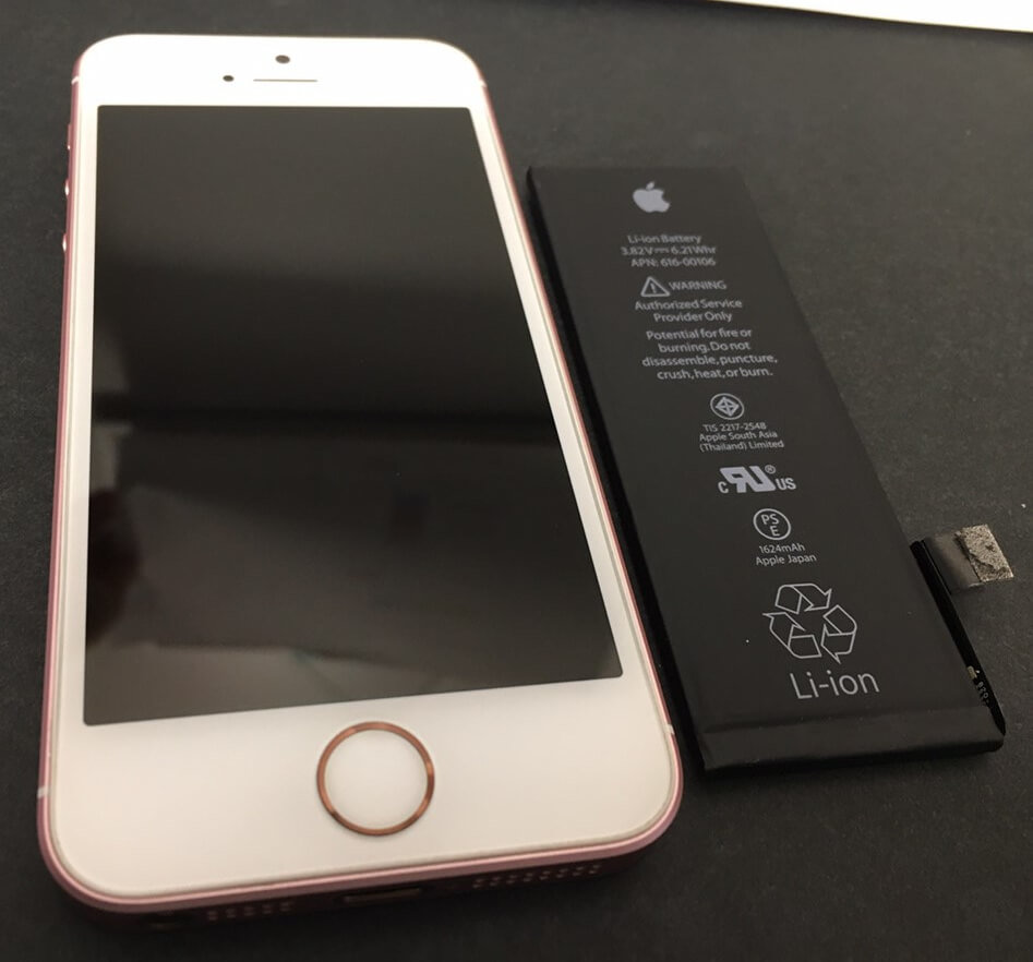 iPhoneSEのバッテリー交換最短15分～修理可能なsmart365岡場店へ！！