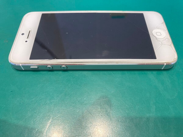 ホームボタンが使えない！ iPhone5 バッテリー膨張　iPhone修理・買取・ガラスコーティングsmart365西宮本店