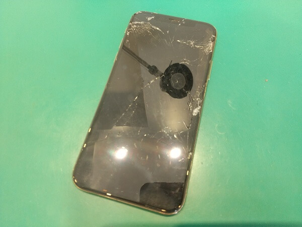 画面が映らない！ iPhoneXS 画面修理　iPhone修理・買取・ガラスコーティングsmart365西宮本店