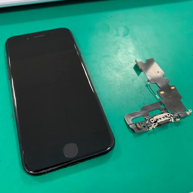 急に充電が出来なくなった！？iPhone7の充電ドック交換修理！