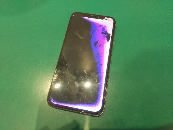 画面が見えない！ iPhoneXS 画面修理　iPhone修理・買取・ガラスコーティングsmart365西宮本店