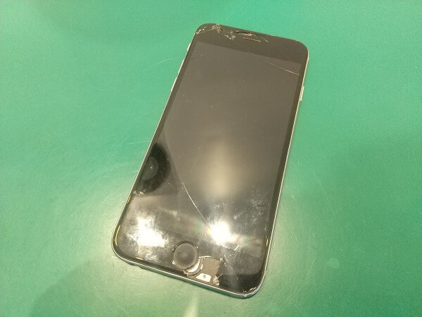 ディスプレイに穴が！ iPhone6s 画面修理　iPhone修理・買取・ガラスコーティングsmart365西宮本店