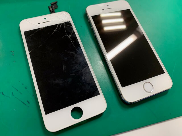 iPhoneSEのディスプレイ交換！ベゼル部が大きく破損！？